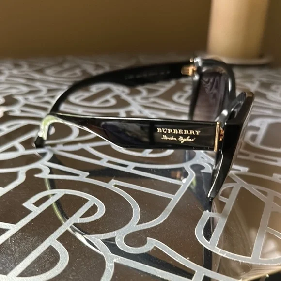 Burberry Black Sunglasses with Timeless Elegance Sunglasses Burberry BE4405 | Free Shipping | Glasses.com® main image 3